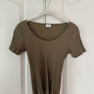 Aritzia Wilfred M Olive Ribbed Short Sleeve Top